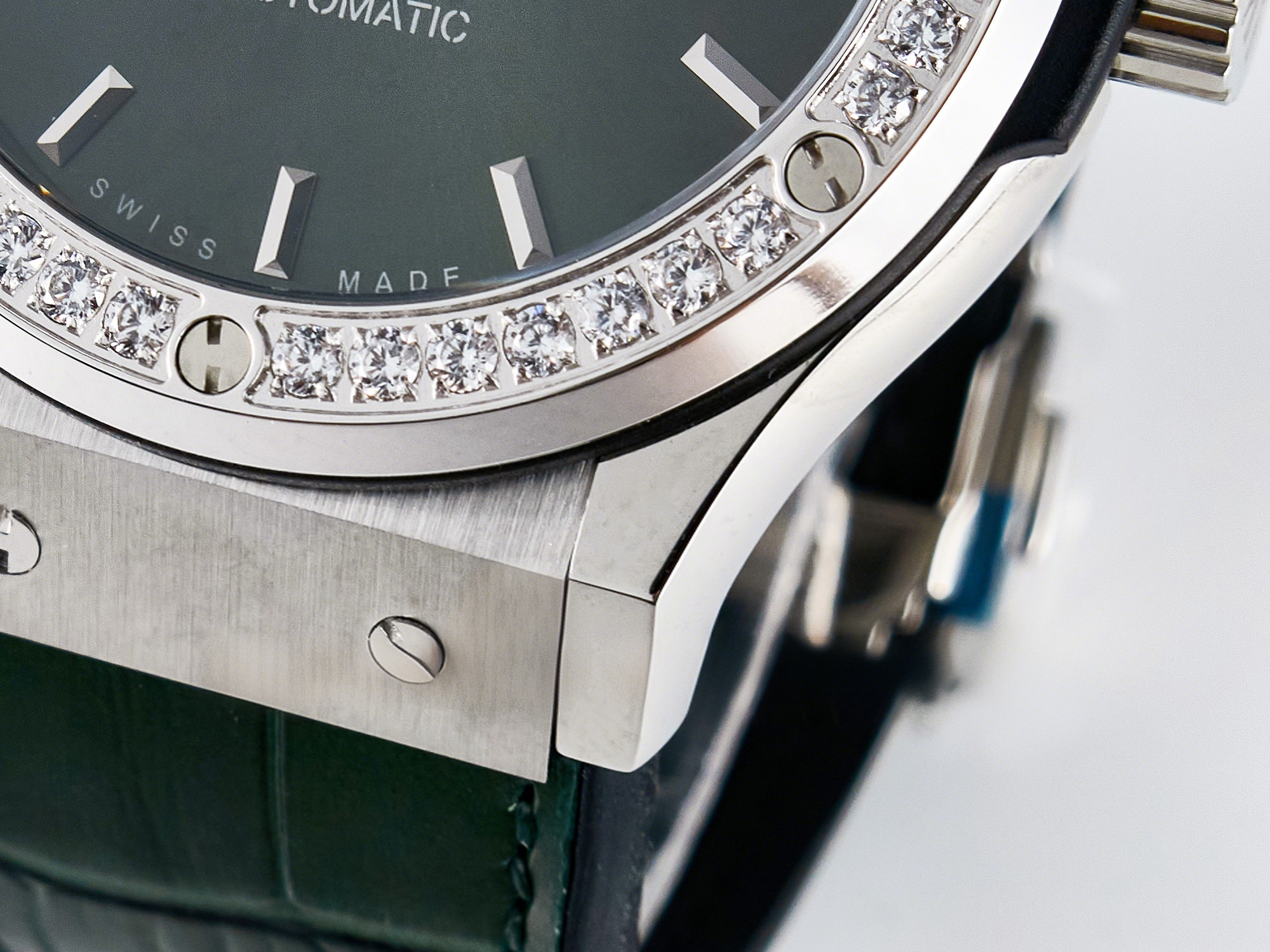 Hublot Classic Fusion Bang 42mm HBF 1:1 Best Edition Green Dial Diamonds Bezel on Green Leather Strap A2892-fasswatch