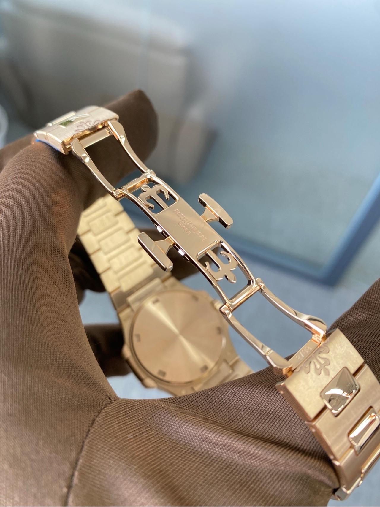 Patek Philippe Nautilus 32mm 7010/1R-013-fasswatch