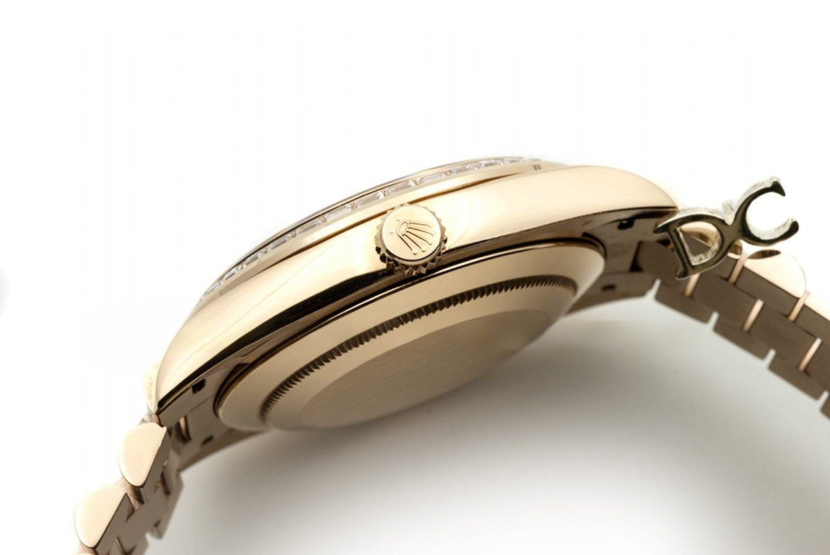 Rolex Day-Date 40 Yellow Gold Diamond Bezel 228348 Champagne Dial-fasswatch