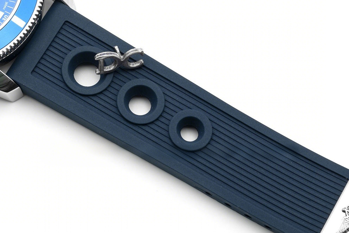 Breitling Superocean Heritage II B20 Automatic in Blue Dial with Blue Bezel on Blue Rubber Strap-fasswatch