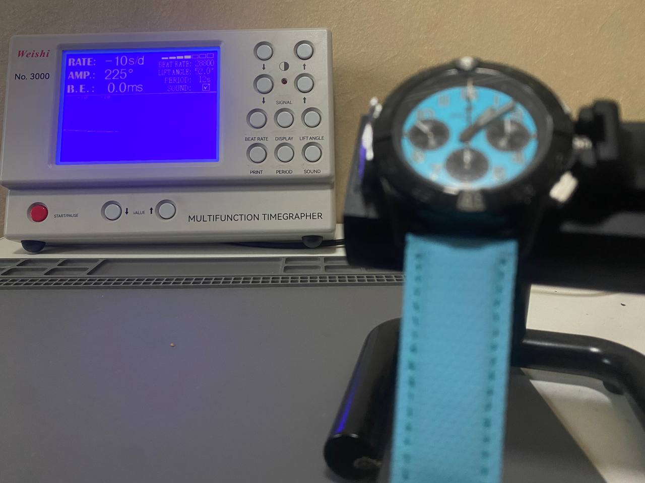 Breitling Avenger B01 Chronograph 42 Night Mission SB0146101L1X1-fasswatch