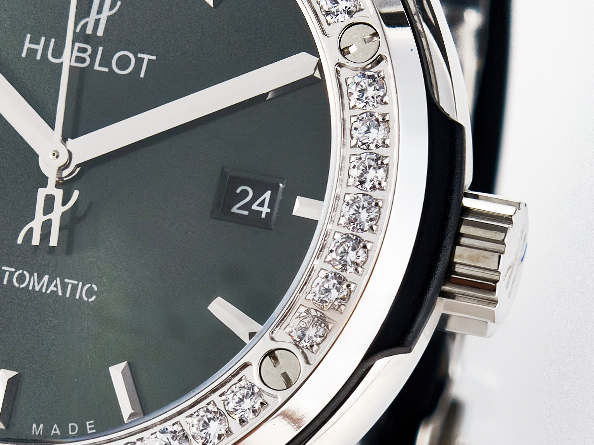 Hublot Classic Fusion Bang 42mm HBF 1:1 Best Edition Green Dial Diamonds Bezel on Green Leather Strap A2892-fasswatch