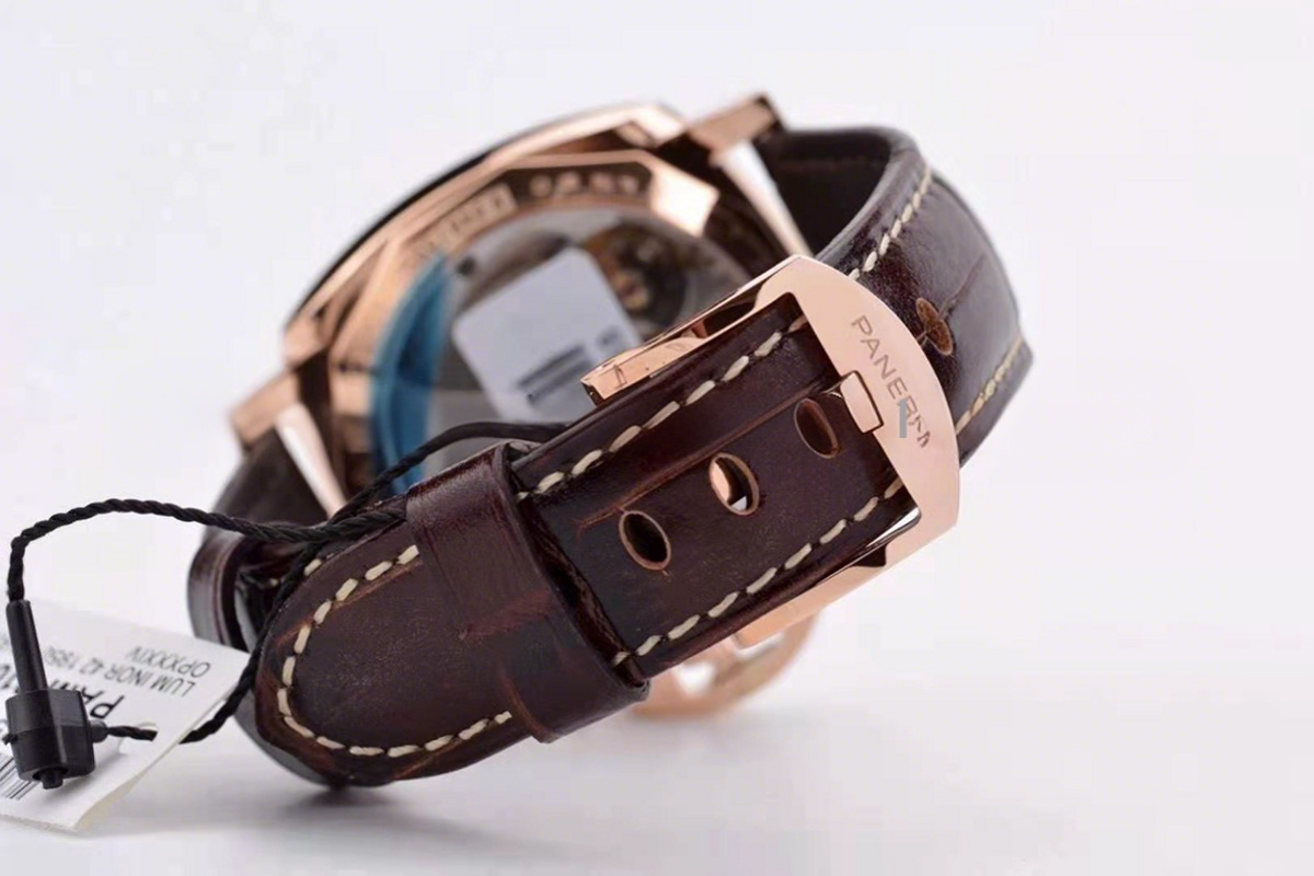 Panerai PAM1042 Luminor Due 42mm-fasswatch