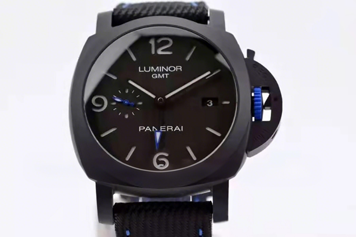 Panerai PAM1176 Luminor GMT Bucherer Blue 44mm-fasswatch