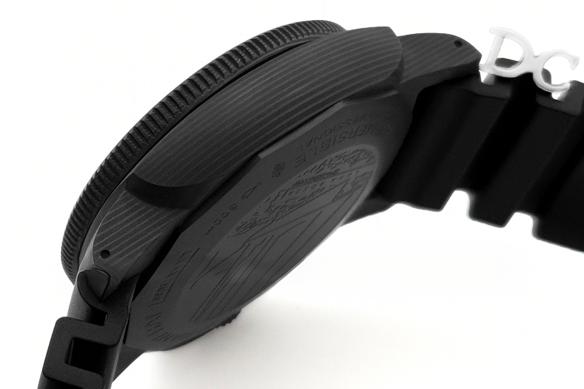 Panerai PAM1039 Submersible Luna Rossa 47mm-fasswatch