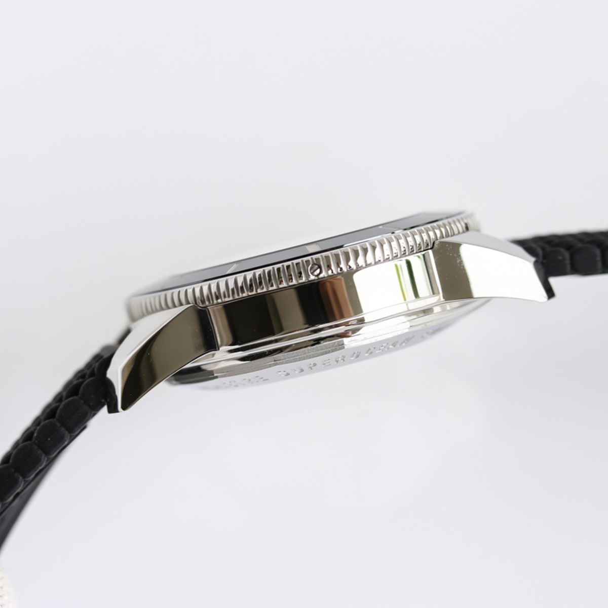 Breitling Superocean Heritage II B20 Automatic 42mm in White Dial on Black Bezel on Rubber Strap-fasswatch