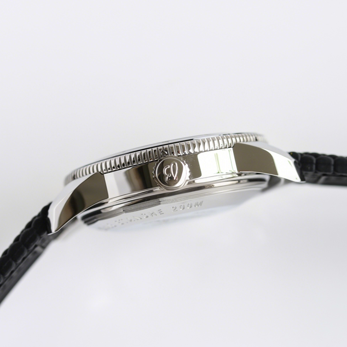 Breitling Superocean Heritage II B20 Automatic 42mm in White Dial on Black Bezel on Rubber Strap-fasswatch