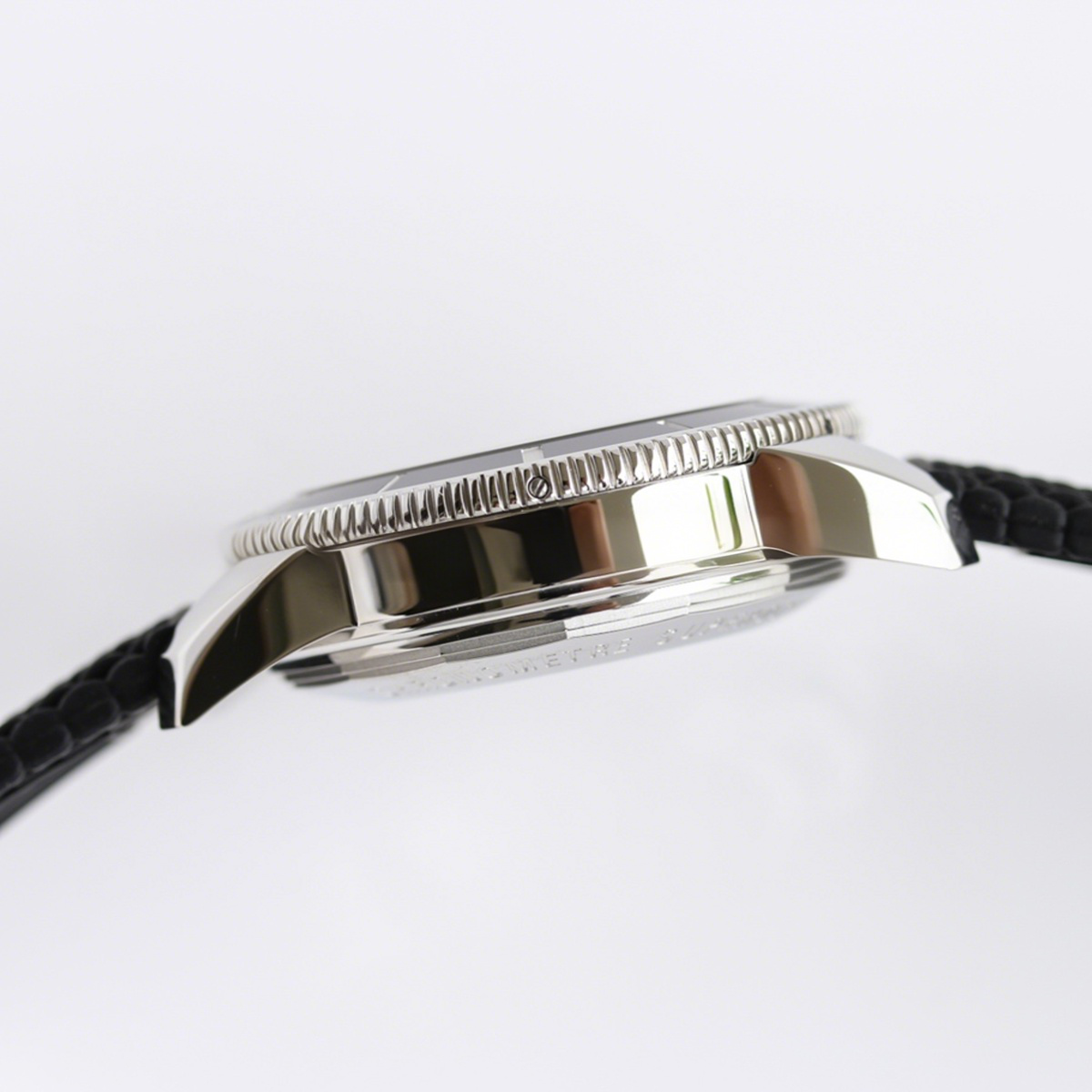 Breitling Superocean Heritage II B20 Automatic 42mm in Black Dial on Black Bezel on Rubber Strap-fasswatch