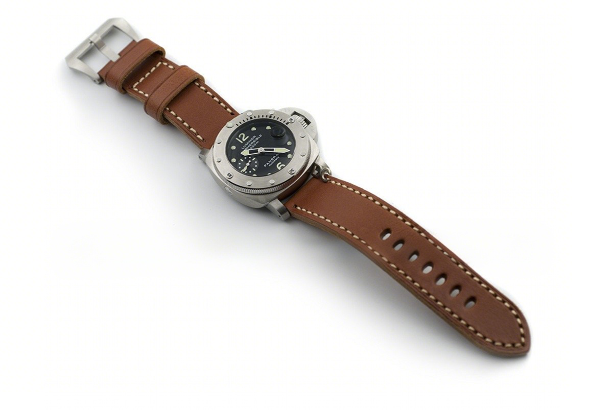 Panerai PAM243 Luminor 1950 Submersible-fasswatch