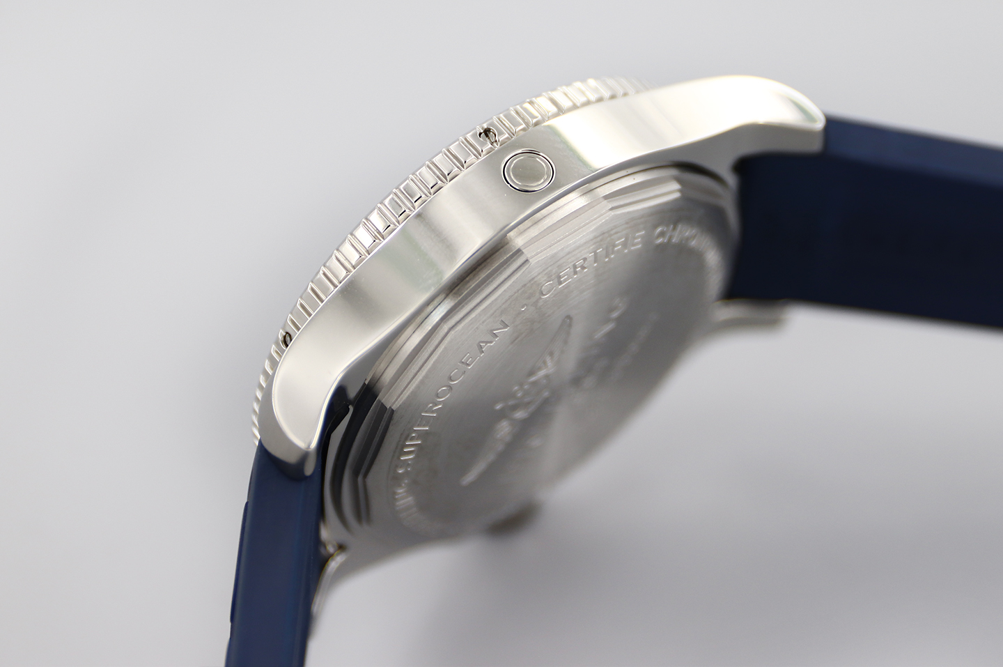 Breitling Superocean Automatic 44mm in White Dial on Blue Bezel on Rubber Strap-fasswatch