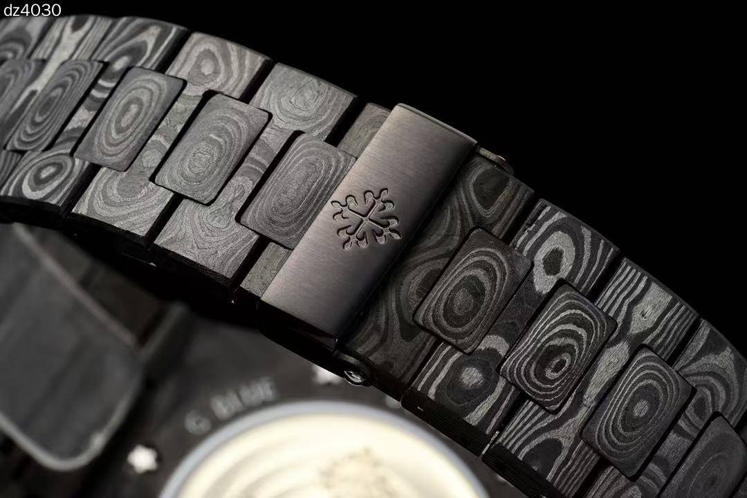 Patek Philippe Nautilus DiW Carbon Nautilus 5711/1A “G Blue and Black Chalice”, 40mm-fasswatch