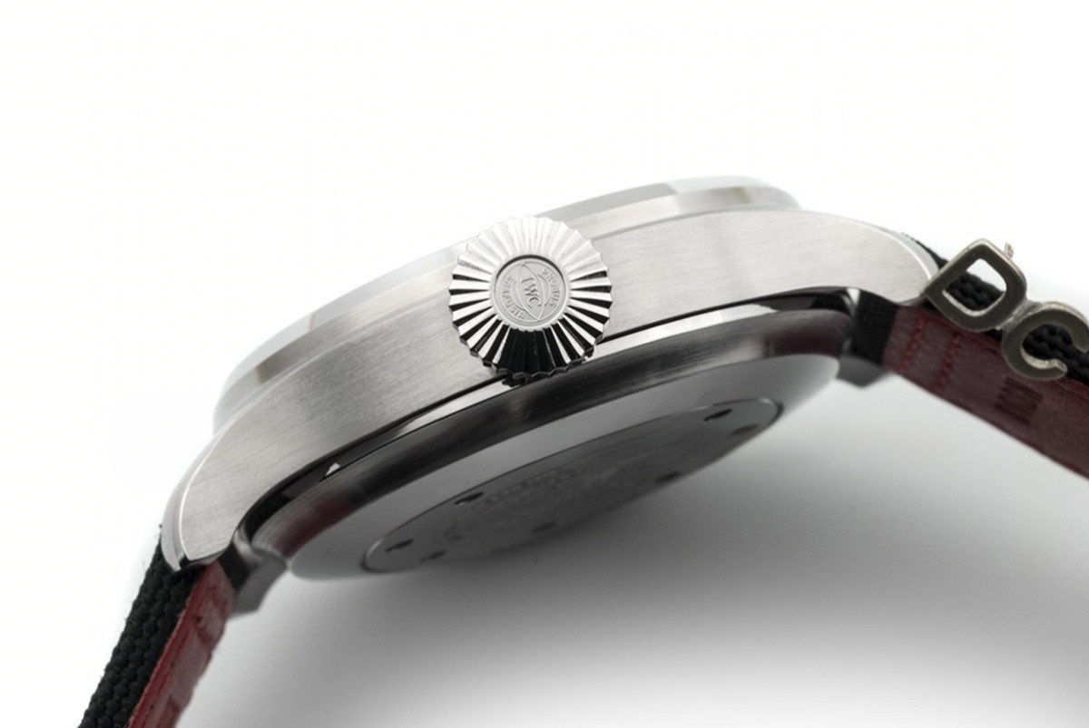 IWC Big Pilot’s Watch DFB Limited Edition IW500432-fasswatch