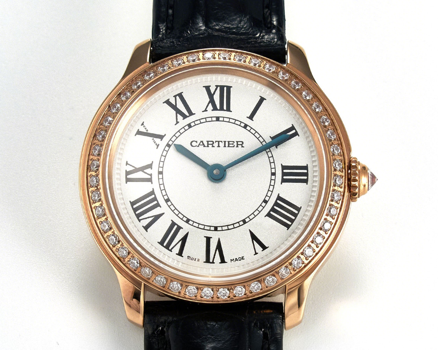 Cartier Ronde Must De Cartier 29mm White Dial with Diamond Bezel in Rose Gold-fasswatch