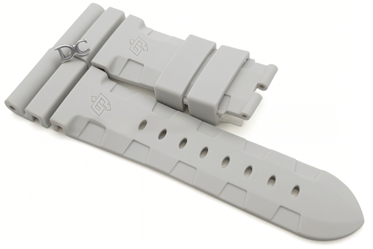 Panerai PAM1039 Submersible Luna Rossa 47mm-fasswatch