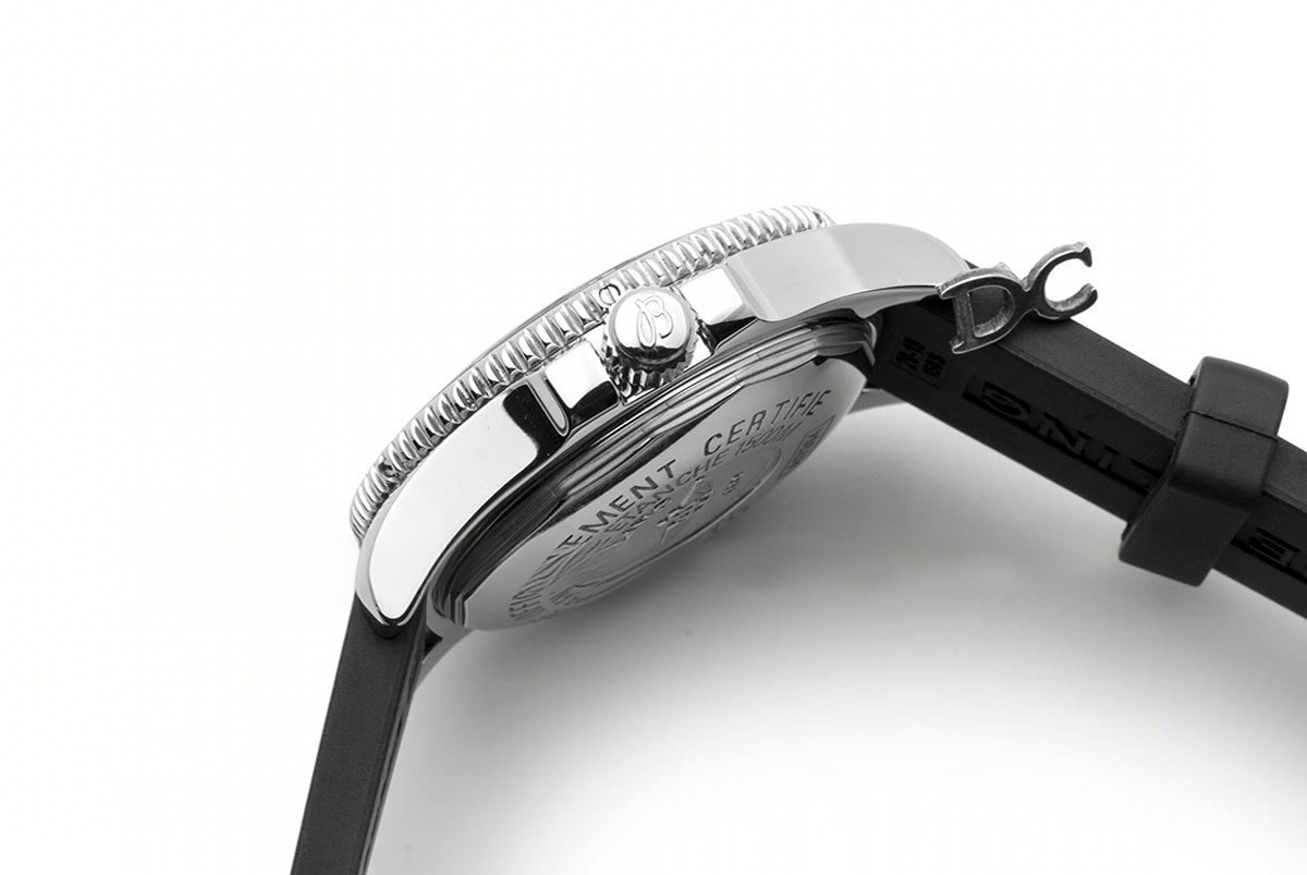 Breitling Superocean II 42 Black/Red Dial in Steel-fasswatch