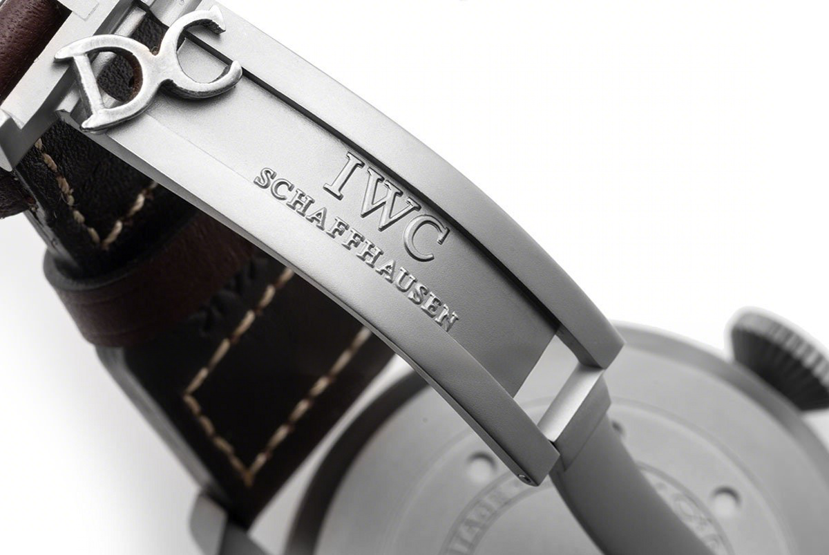 IWC Big Pilot’s Watch Heritage IW501004 Black Dial in Titanium-fasswatch