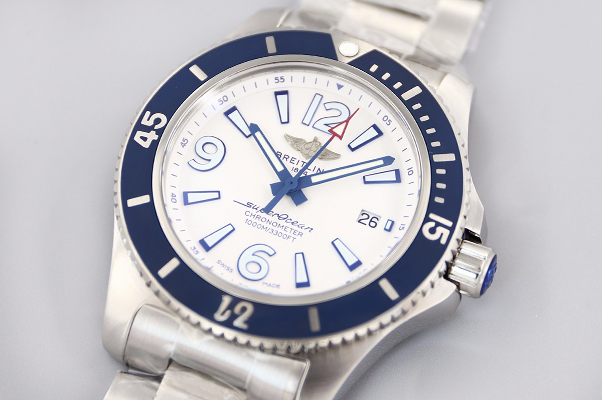 Breitling Superocean Automatic 44mm in White Dial on Blue Bezel-fasswatch