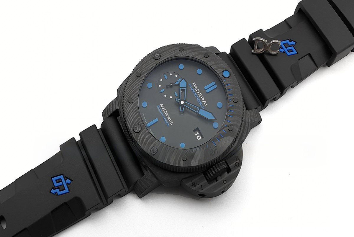 Panerai PAM1616 Luminor Submersible Carbotech-fasswatch