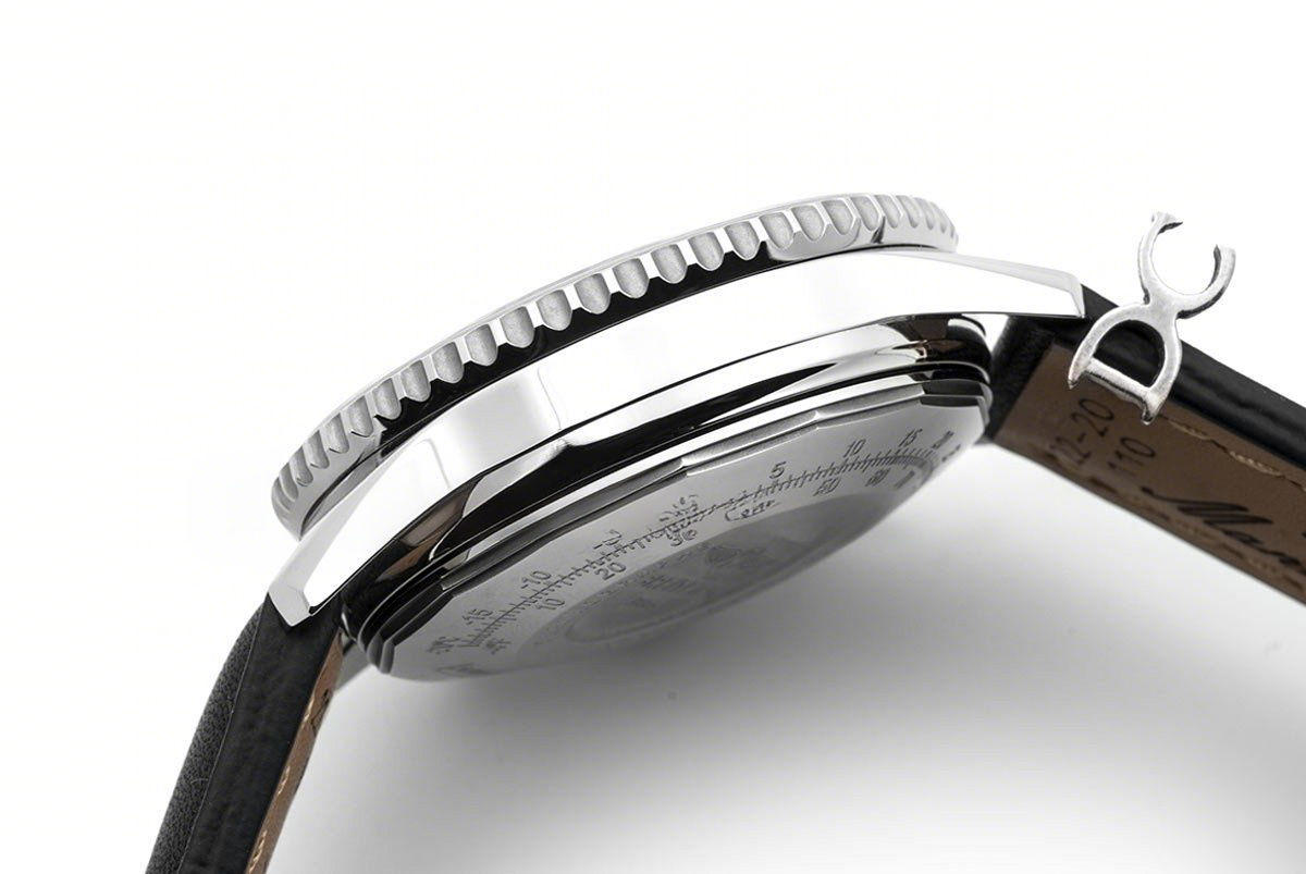 Breitling Navitimer 01 Chronograph Black Dial in Steel-fasswatch