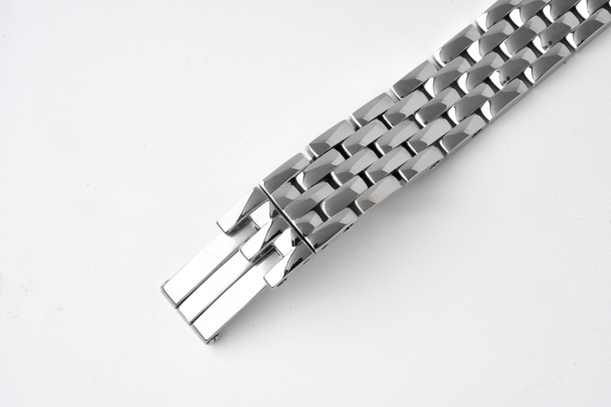 Cartier Panthère De Cartier 22mm White Dial in Steel with Diamond Bezel-fasswatch