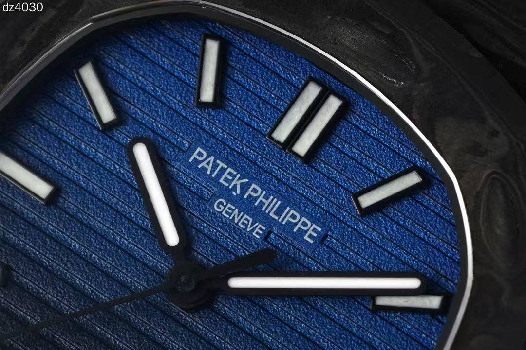 Patek Philippe Nautilus DiW Carbon Nautilus 5711/1A “G Blue and Black Chalice”, 40mm-fasswatch