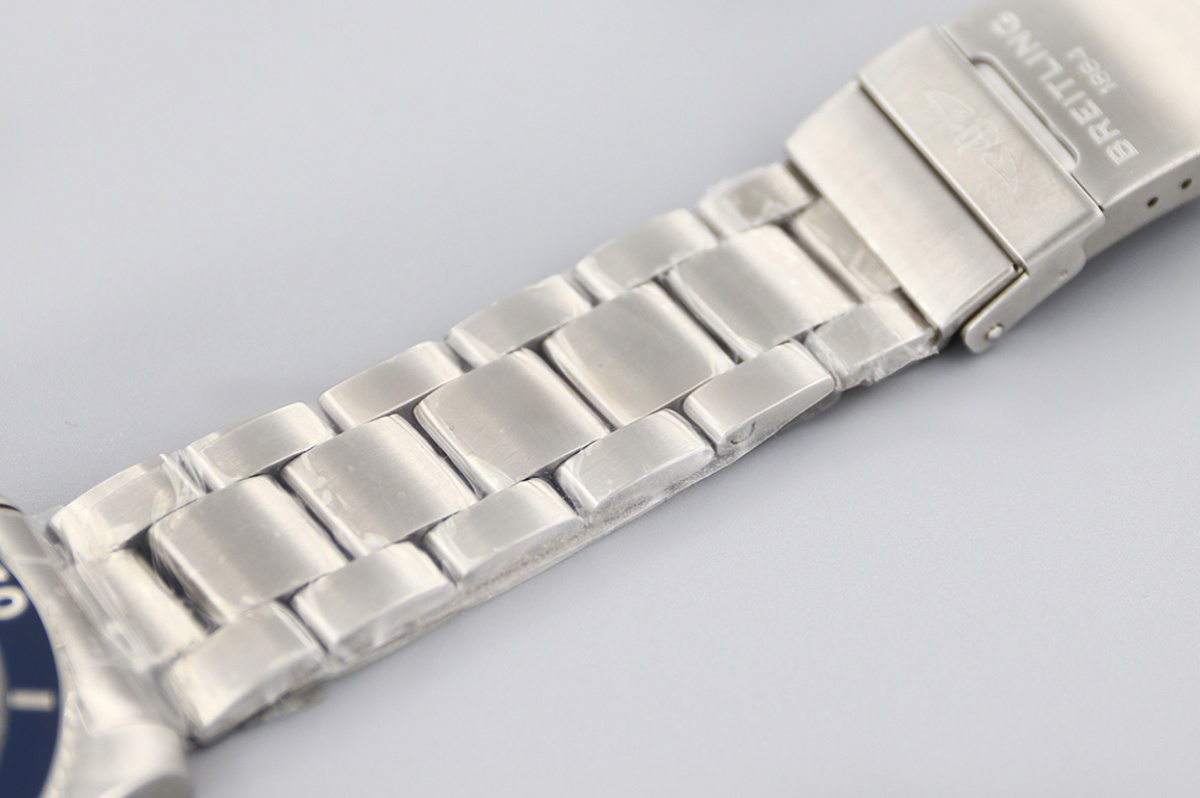 Breitling Superocean Automatic 44mm in White Dial on Blue Bezel-fasswatch