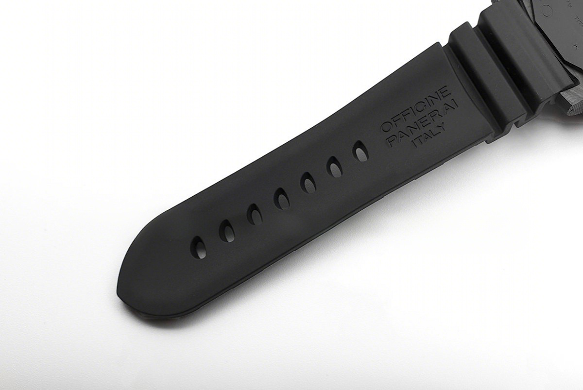 Panerai PAM1616 Luminor Submersible Carbotech-fasswatch