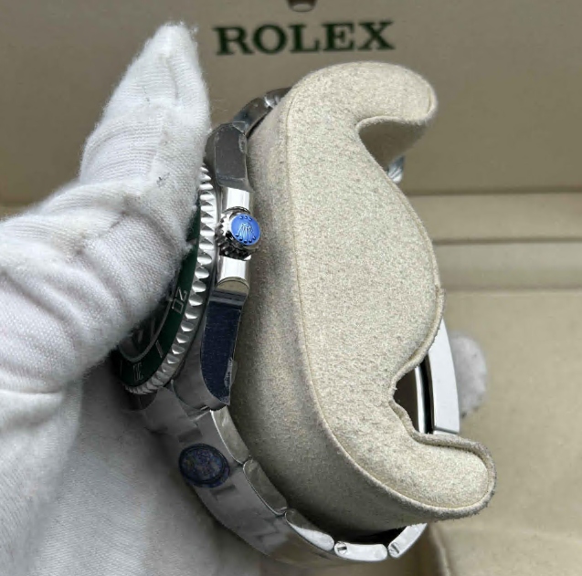 Clean Factory Rolex Submariner 116610LV “Hulk” Green Dial 40mm, Ceramic Bezel, 904L Steel, Best Edition 3135 Movement-fasswatch