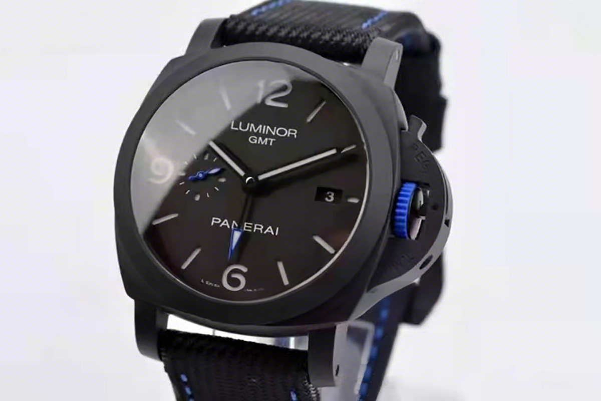 Panerai PAM1176 Luminor GMT Bucherer Blue 44mm-fasswatch