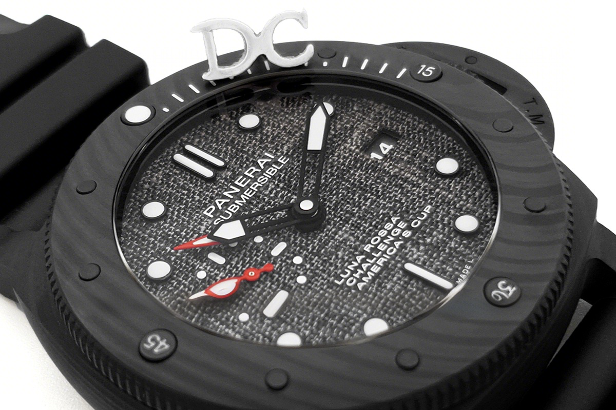 Panerai PAM1039 Submersible Luna Rossa 47mm-fasswatch