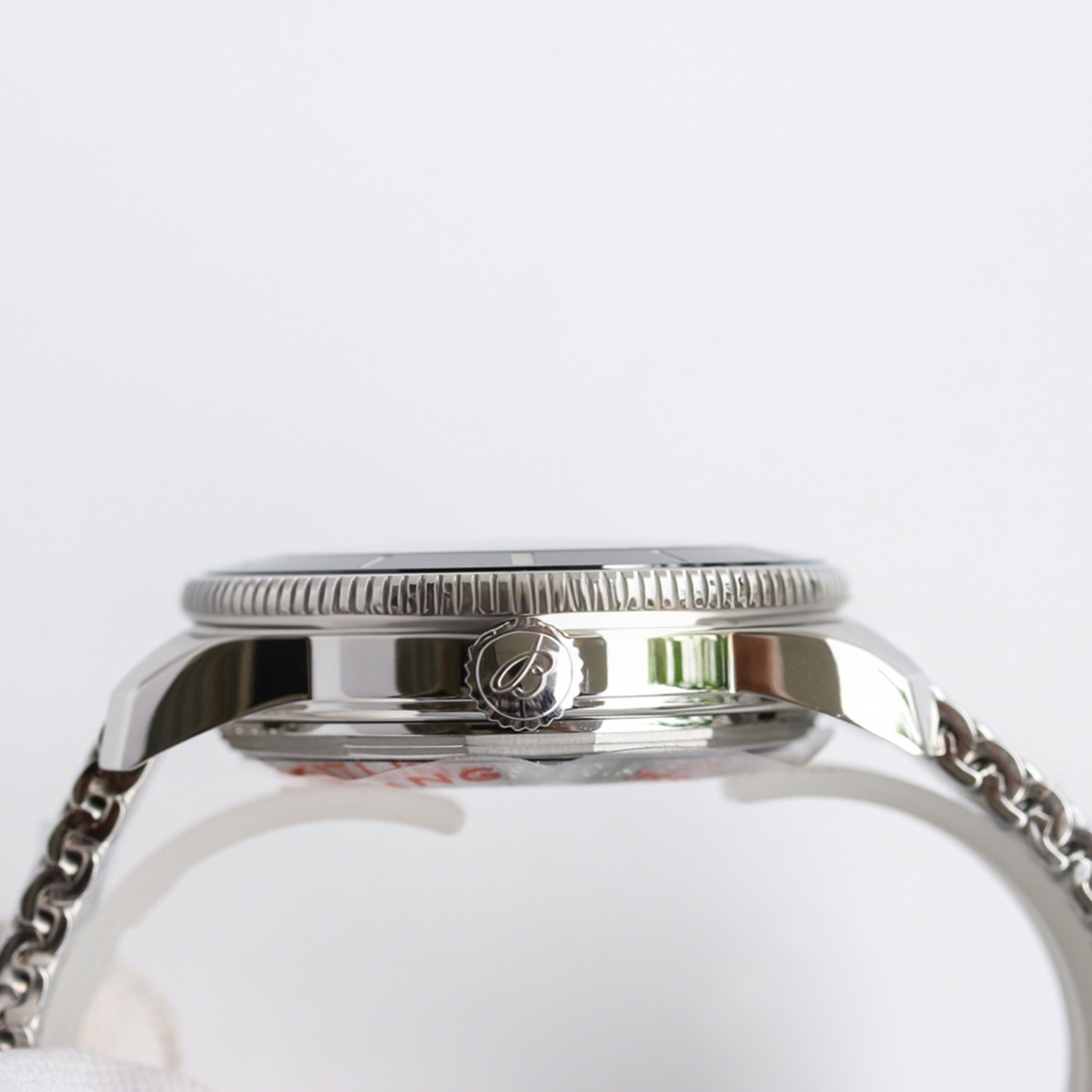 Breitling Superocean Heritage II B20 Automatic 42mm in White Dial on Black Bezel-fasswatch