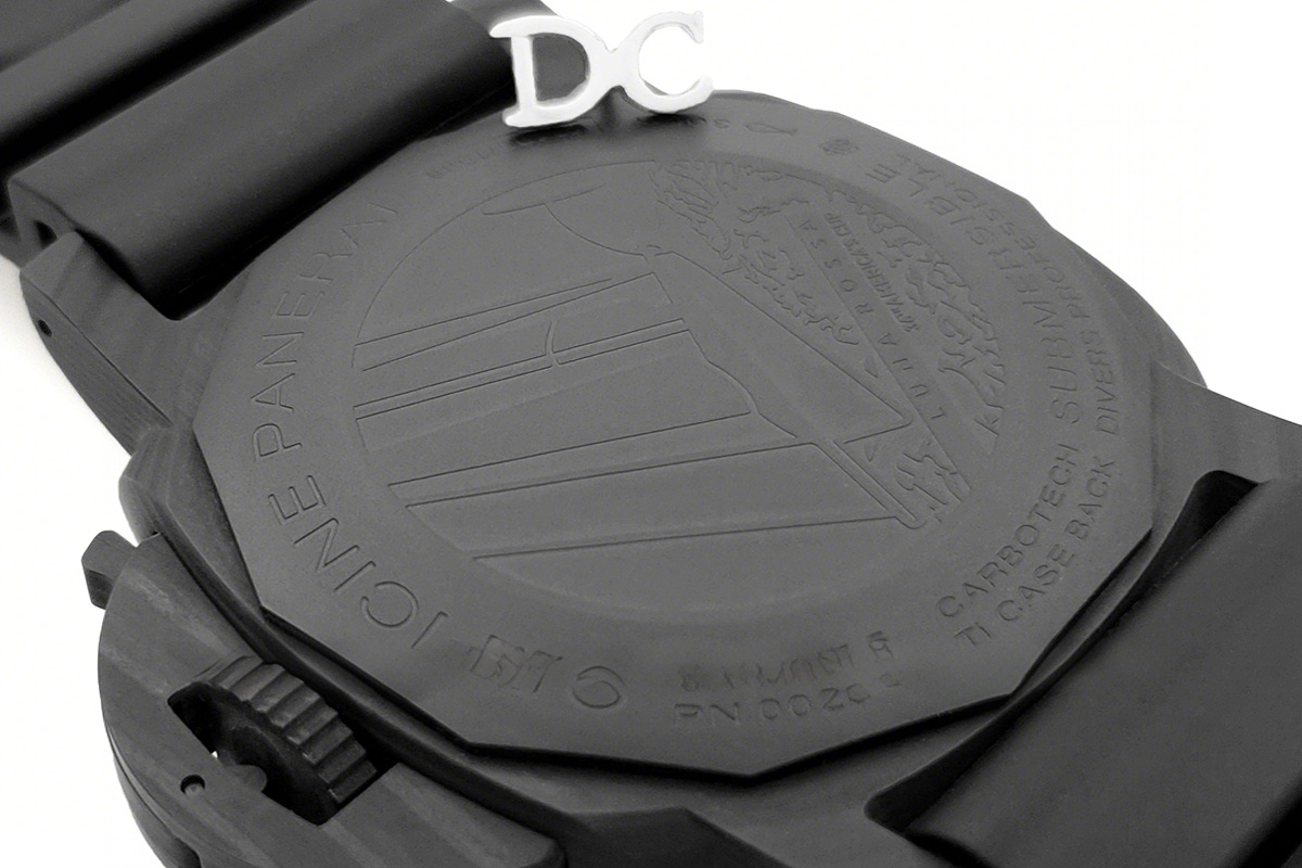 Panerai PAM1039 Submersible Luna Rossa 47mm-fasswatch