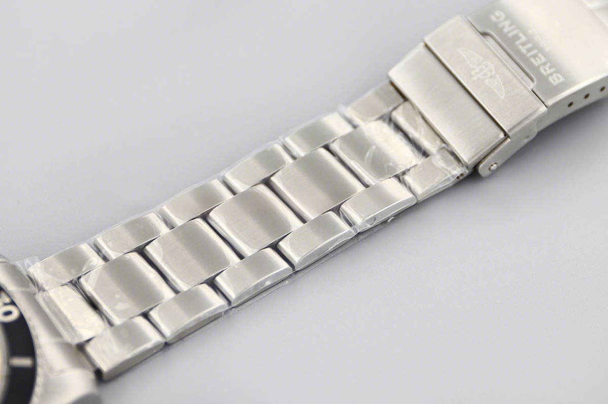 Breitling Superocean Automatic 44mm in Black/Yellow Dial on Black Bezel-fasswatch