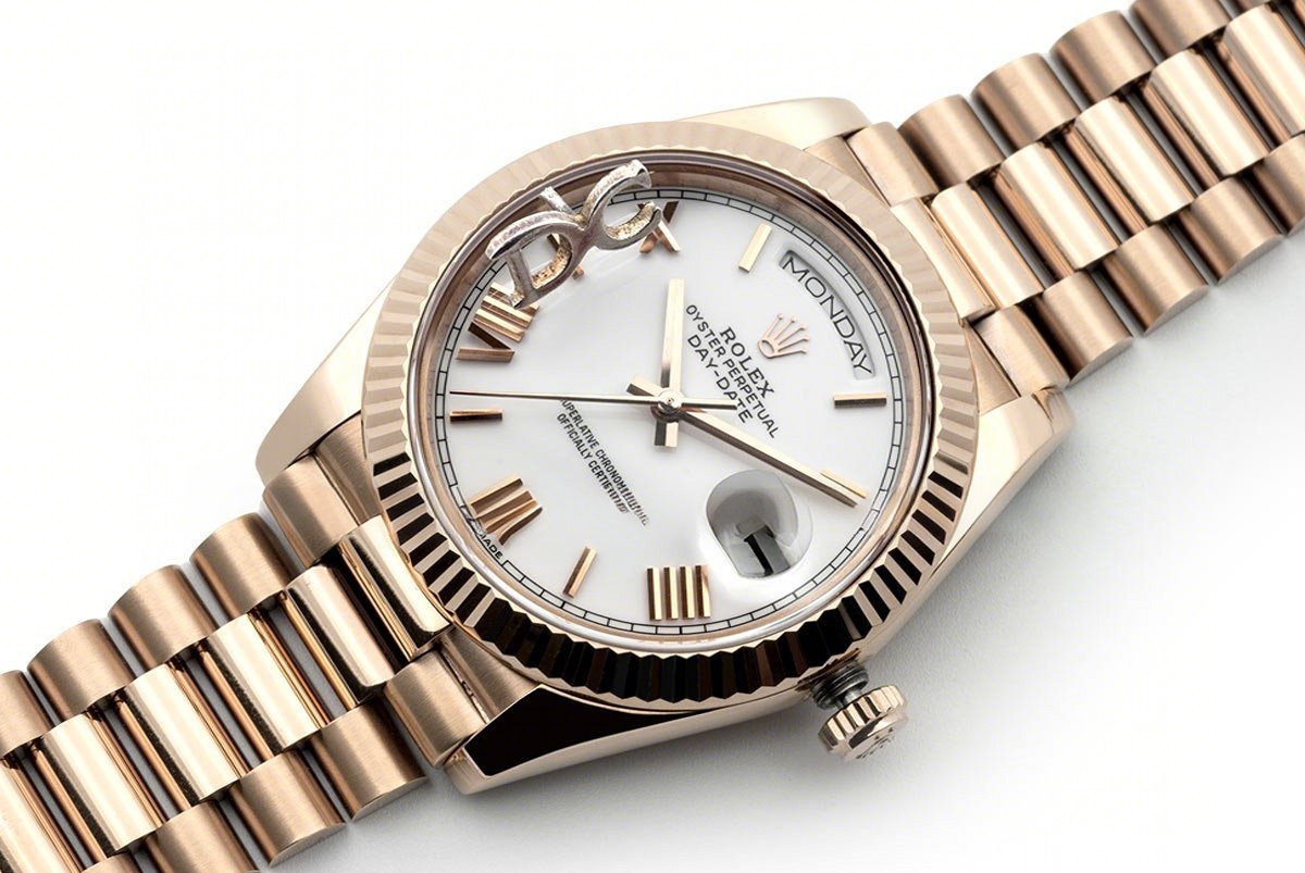 Rolex Day-Date 40 228235 White Dial in Everose Gold-fasswatch