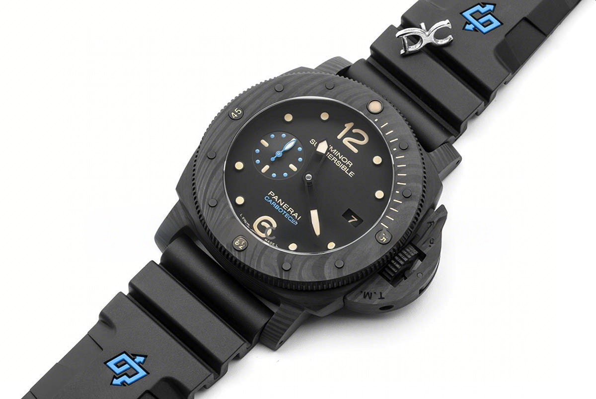 Panerai PAM616 Luminor Submersible Carbotech-fasswatch
