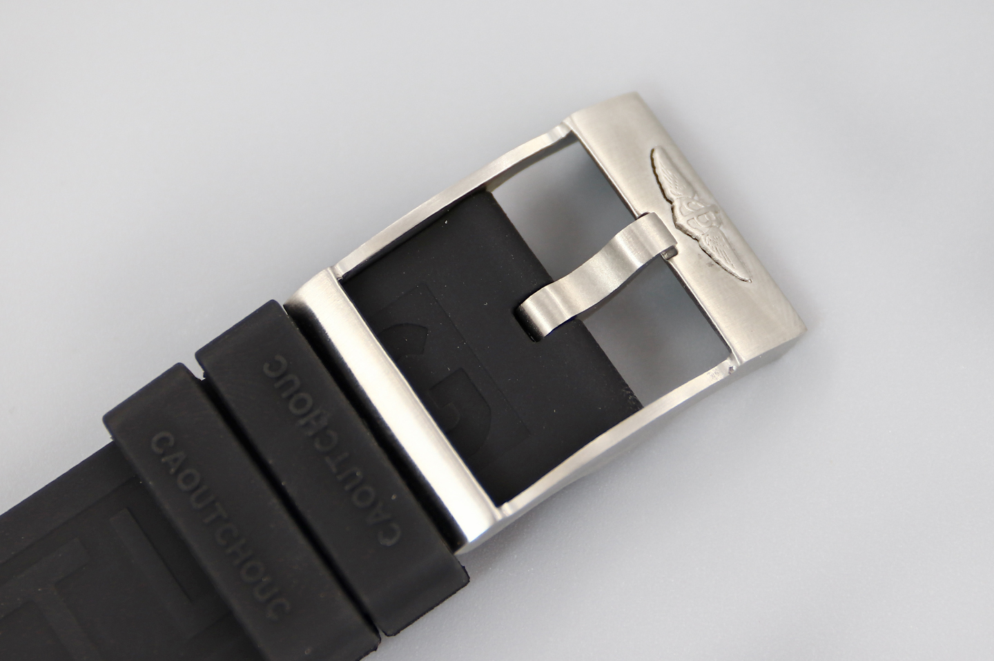 Breitling Superocean Automatic 44mm in Black Dial on Black Bezel on Rubber Strap-fasswatch