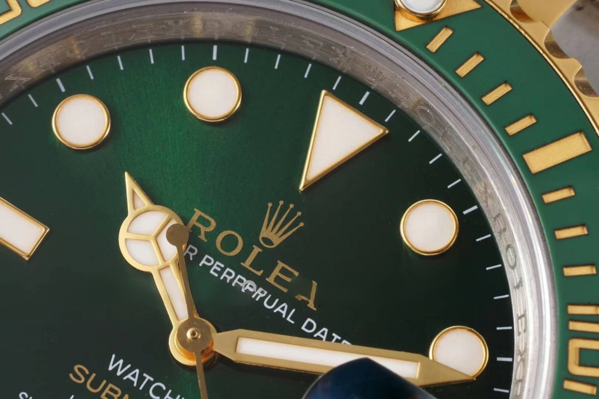 Rolex Submariner 116613LV ‘Watchvice Edition’ Hulk in Yellow Gold-fasswatch