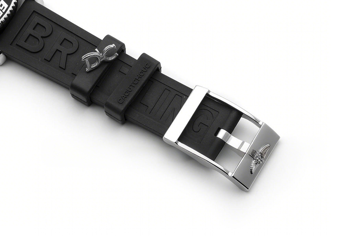 Breitling Superocean II 42 Black/Red Dial in Steel-fasswatch