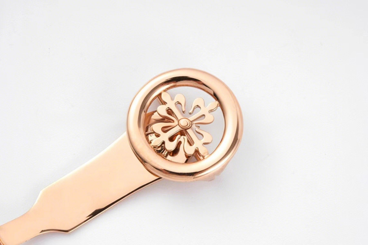 Patek Philippe Calatrava 5153 White Dial in Rose Gold-fasswatch