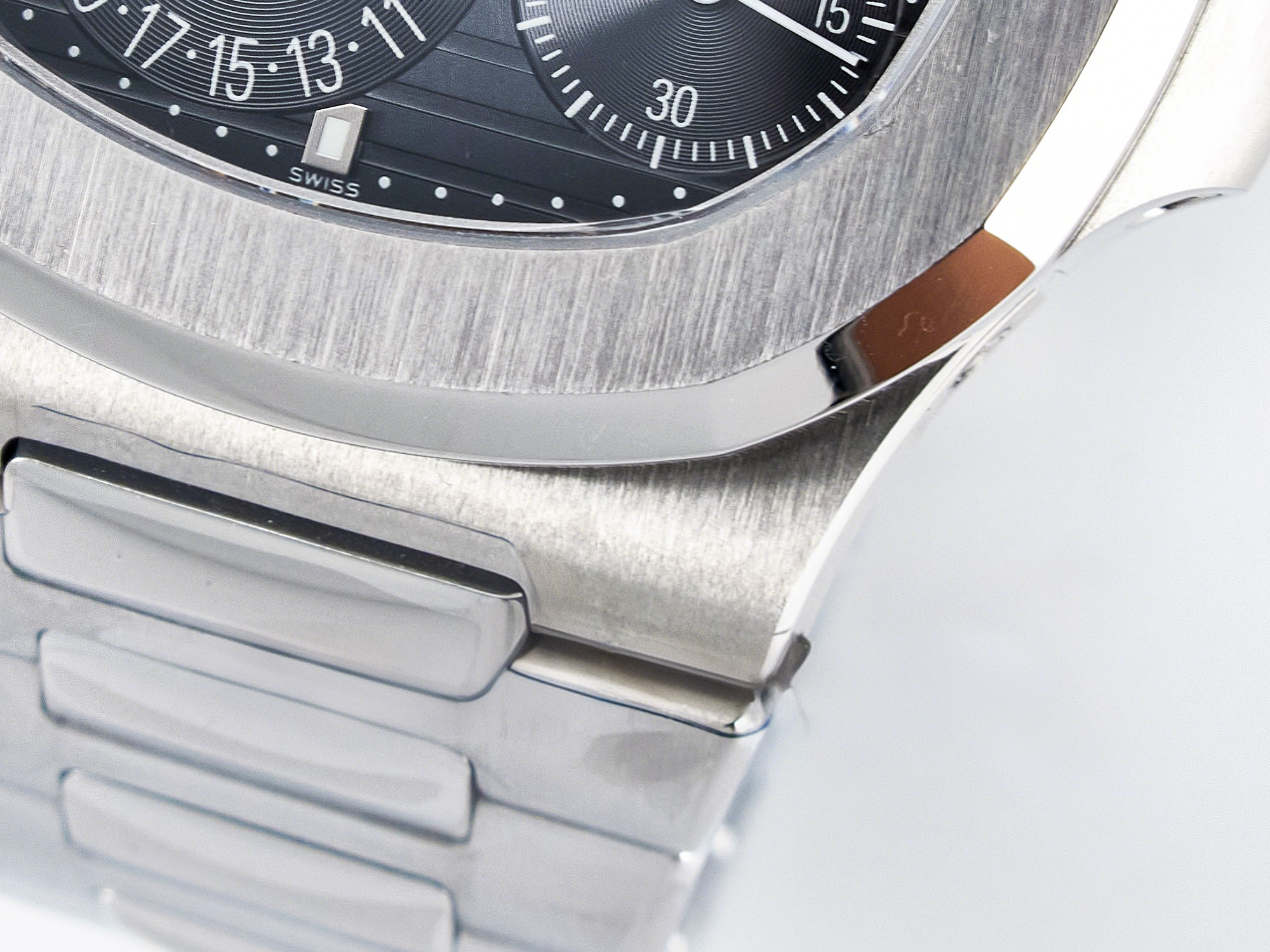 Patek Philippe Nautilus 5712 SS OMEF 1:1 Best Edition Blue Dial on SS Bracelet A240 Super Clone-fasswatch