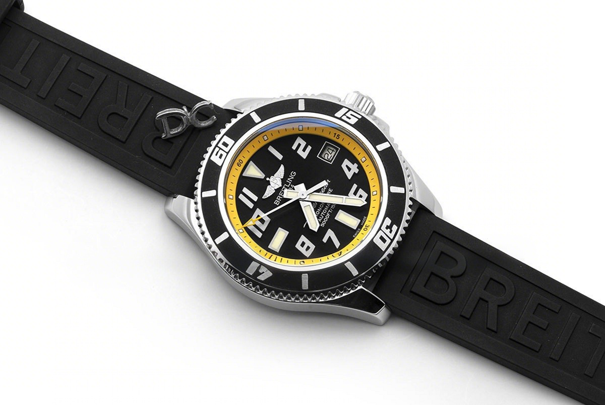 Breitling Superocean II 42 Black/Yellow Dial in Steel-fasswatch