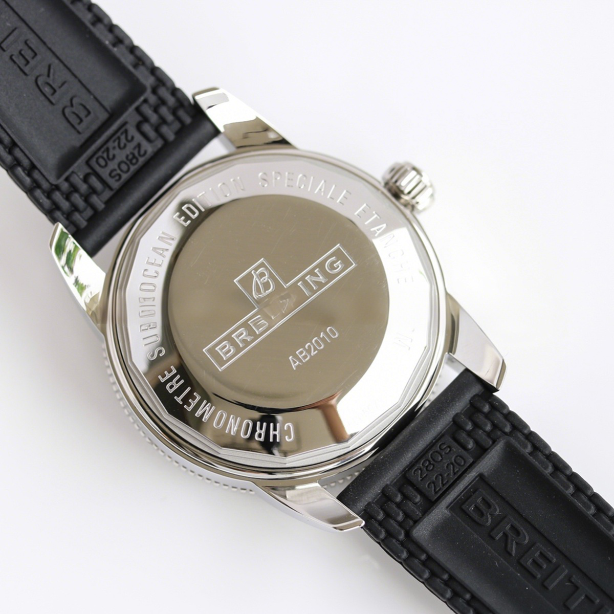 Breitling Superocean Heritage II B20 Automatic 42mm in Black Dial on Black Bezel on Rubber Strap-fasswatch