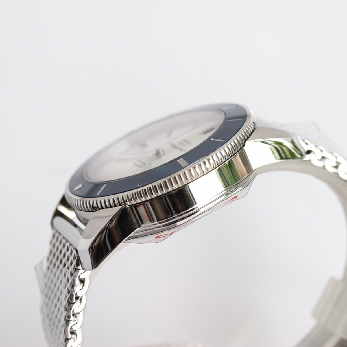 Breitling Superocean Heritage II B20 Automatic 42mm in White Dial on Blue Bezel-fasswatch