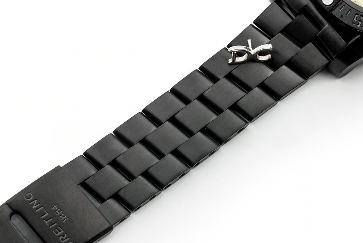 Breitling Avenger II Seawolf Blacksteel Yellow Dial in DLC Steel on Bracelet-fasswatch