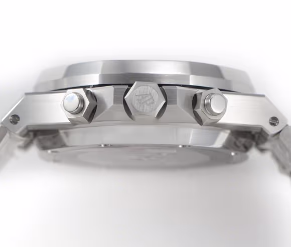 Audemars Piguet Royal Oak Self-Winding Chronograph White/Black Dial in Steel-fasswatch