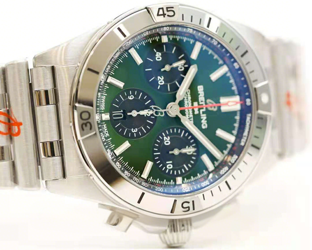 Breitling Chronomat B01 42 Bentley Green Dial Ref AB01343A1L1A1-fasswatch