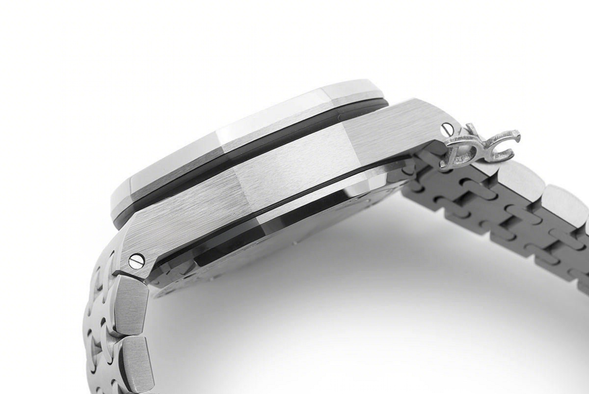 Audemars Piguet Royal Oak Offshore Grey Themes 2014 on Steel Bracelet-fasswatch