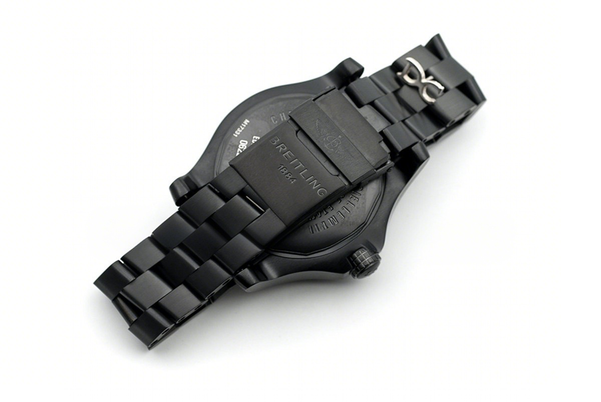 Breitling Avenger II Seawolf Blacksteel Yellow Dial in DLC Steel on Bracelet-fasswatch