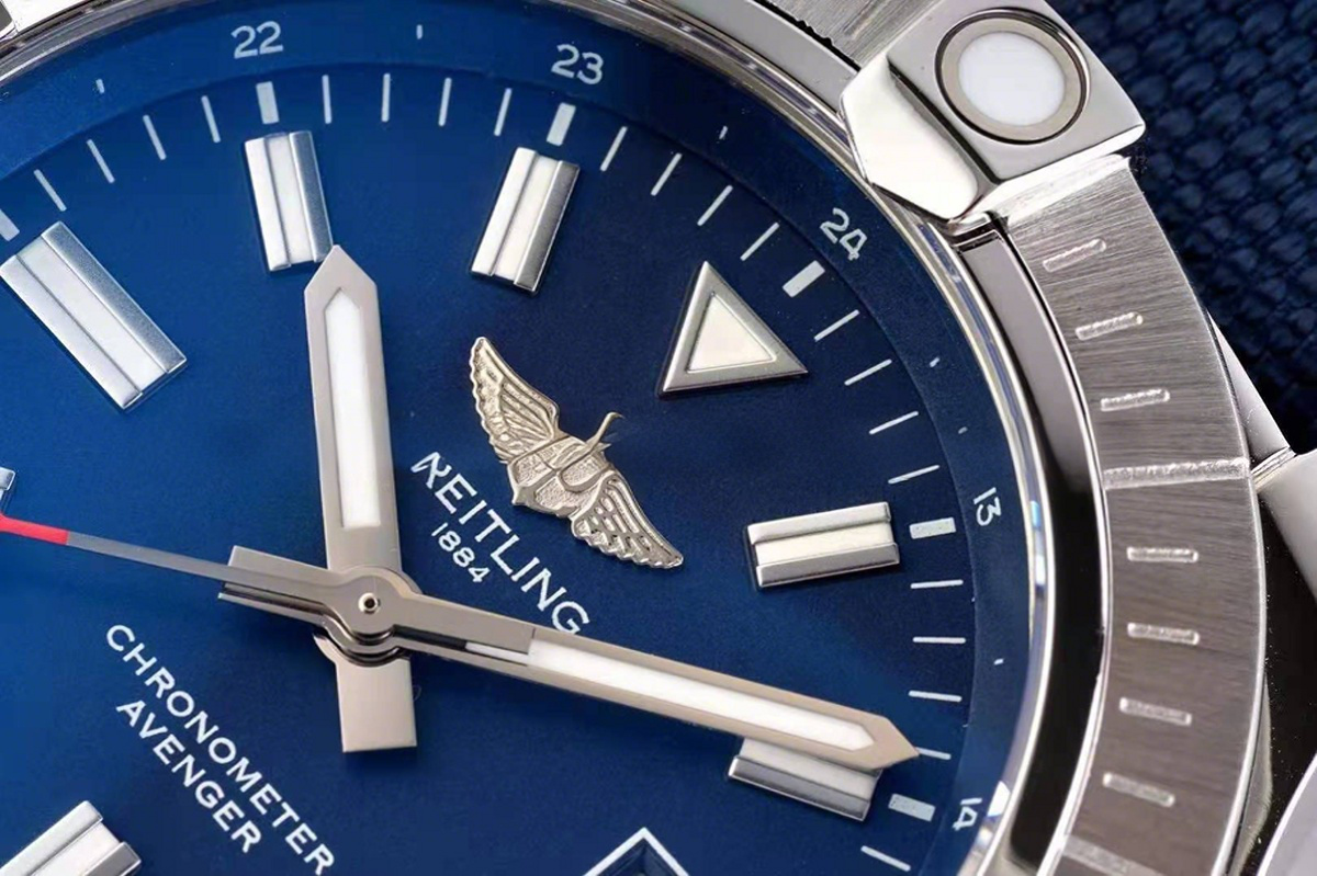 Breitling Avenger Automatic GMT 43 Blue Dial-fasswatch
