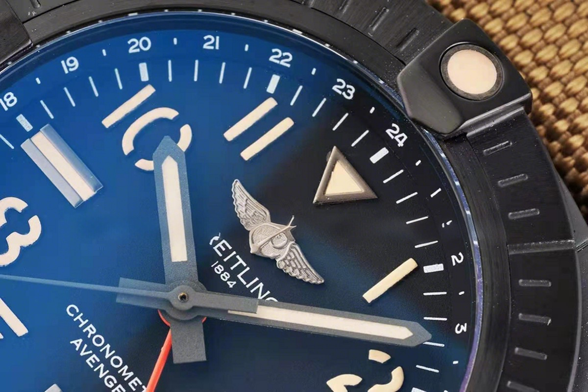 Breitling Avenger Automatic GMT 45 Seawolf Night Mission-fasswatch